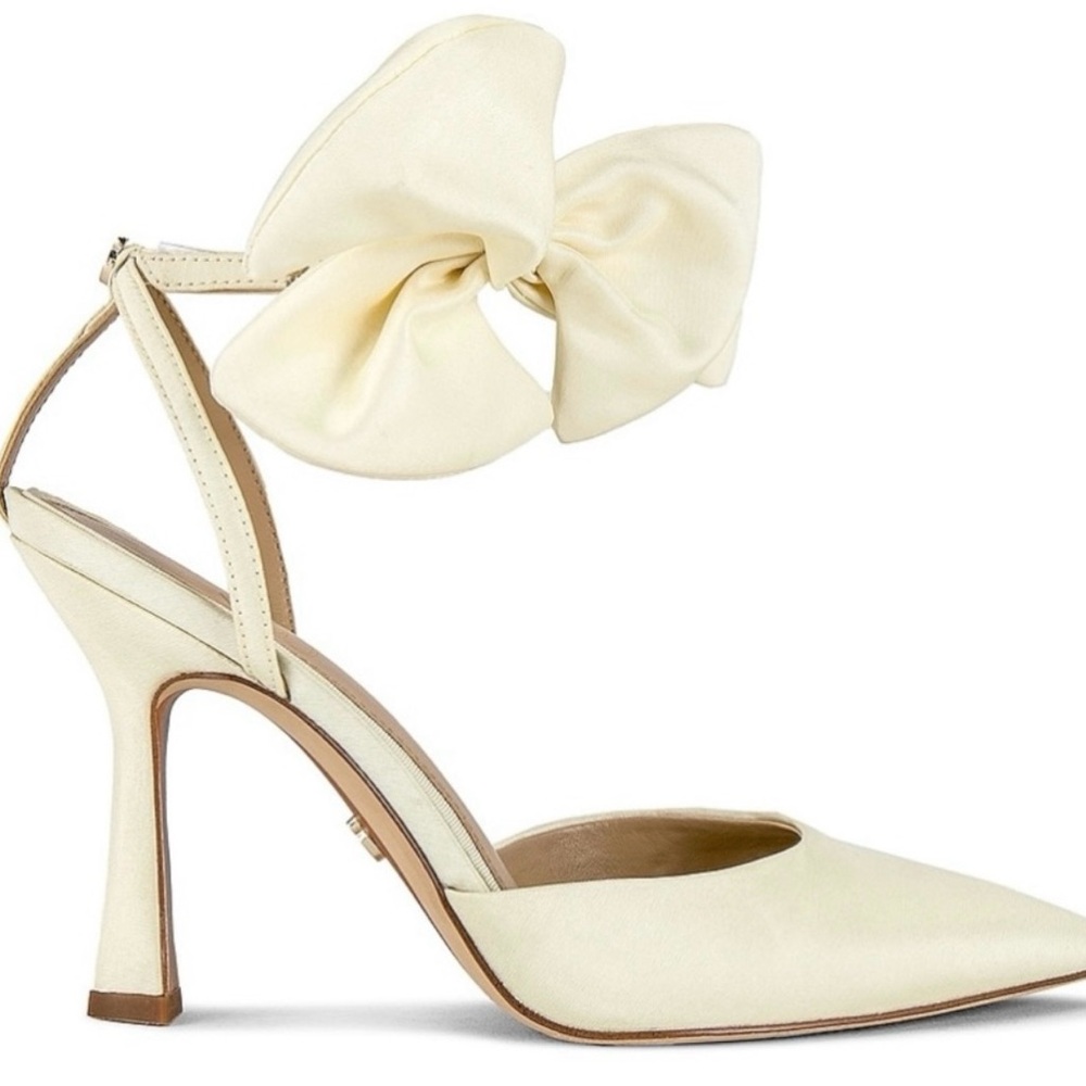 Elegant Cream Heels with Bow Accent
